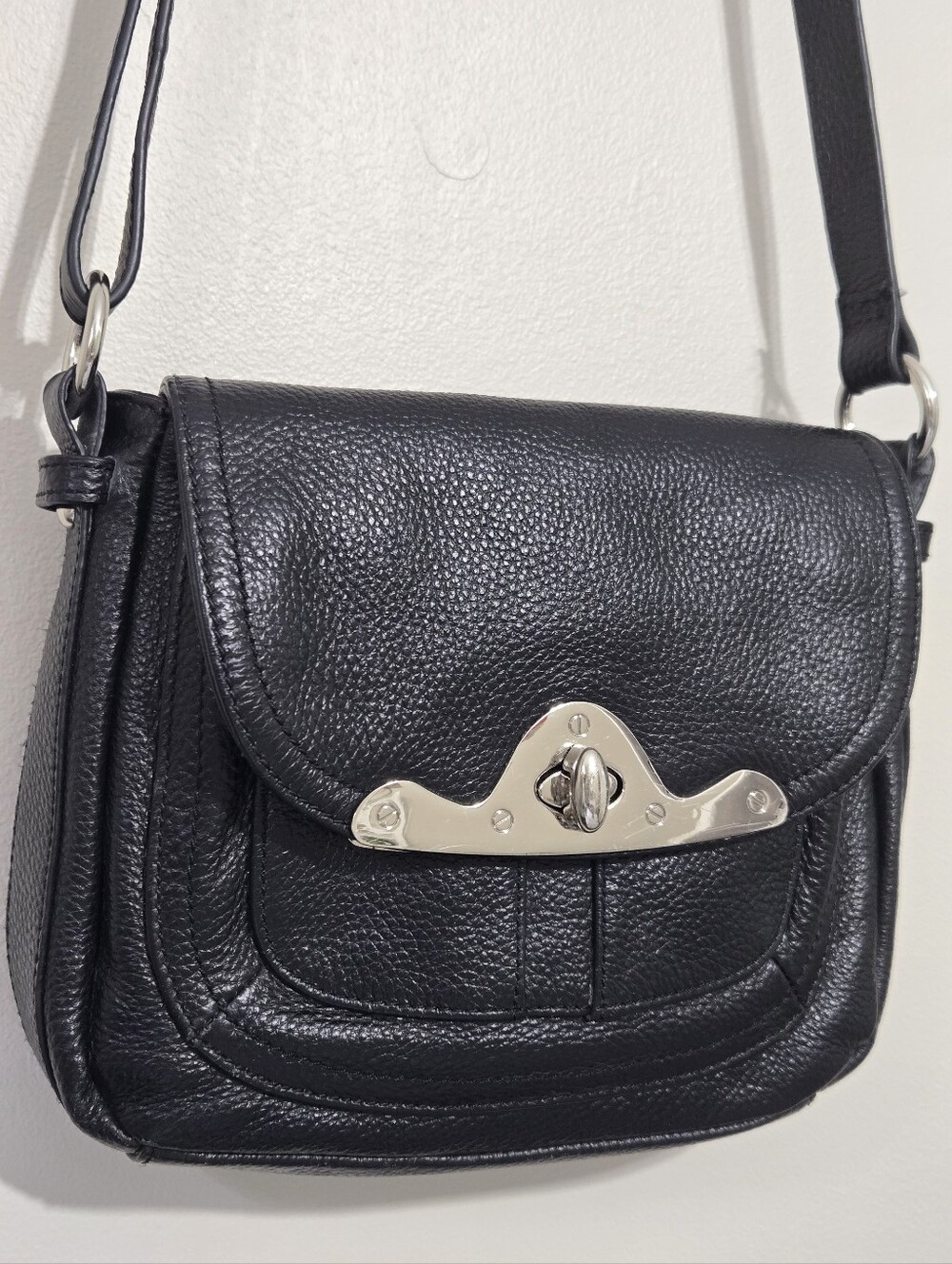 Danier Black Pebbled Leather Crossbody Bag Silver Turn Lock Adjustable Strap
